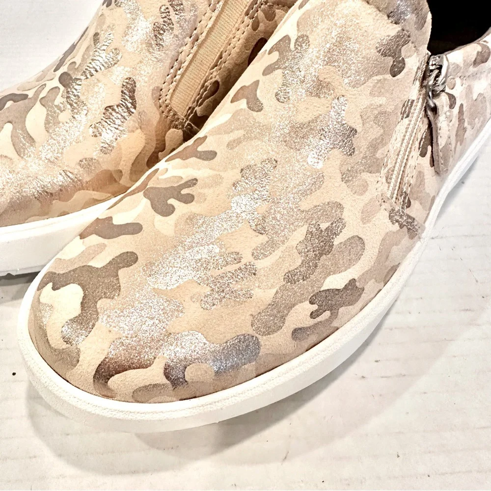 Clarks Layton Step Leather‎ Slip On Sneaker Loafers Women's 8.5 Gold Camo Print